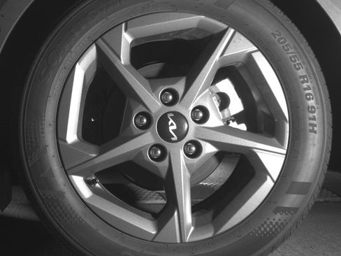 Used 2025 Kia K4 LXS image 13