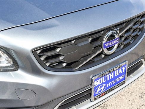 Used 2018 Volvo V60 T5 Cross Country w/ Convenience Package image 11