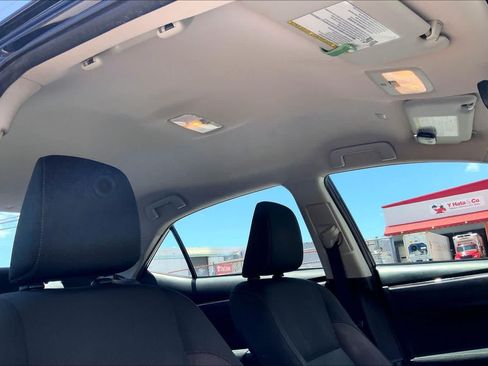 Used 2019 Toyota Corolla LE FWD image 30