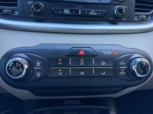 Used 2017 Kia Sorento LX FWD image 11