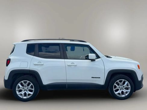 Used 2018 Jeep Renegade Latitude FWD image 4
