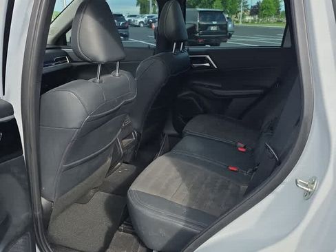 Used 2023 Mitsubishi Outlander SE AWD/4WD image 6