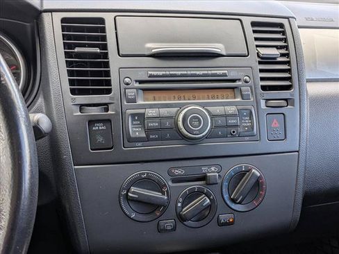Used 2011 Nissan Versa Hatchback w/ Premium Pkg FWD image 13