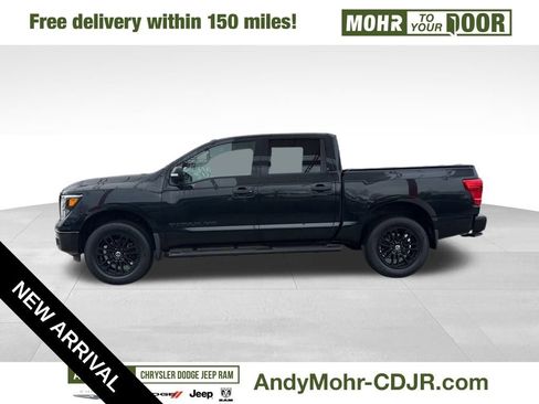 Used 2019 Nissan Titan SL w/ Midnight Edition image 4