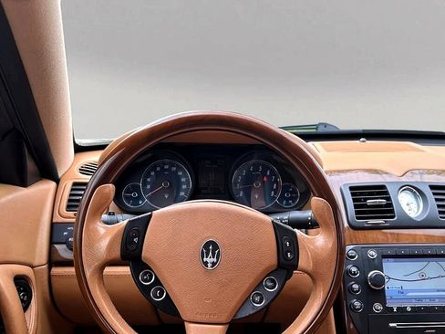 Used 2010 Maserati Quattroporte image 11