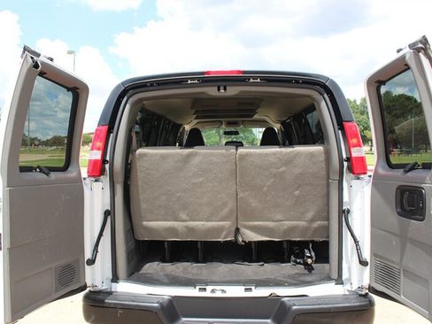 Used 2025 Chevrolet Express 3500 LS RWD image 8
