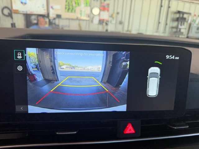 Used 2025 Kia Carnival FWD image 20