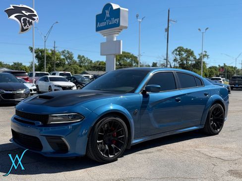 Used 2022 Dodge Charger SRT Hellcat w/ Harman/Kardon Audio Group RWD image 3