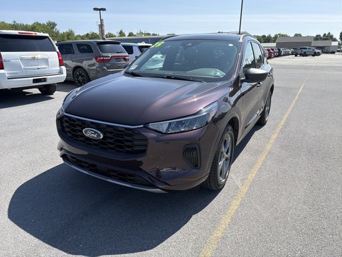 Used 2023 Ford Escape ST-Line w/ Tech Pack #1 AWD/4WD image 2