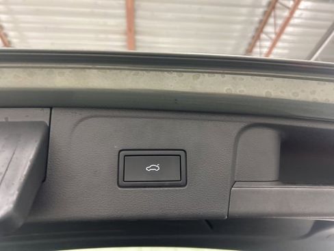 Used 2025 Volkswagen Atlas Peak Edition SE image 33