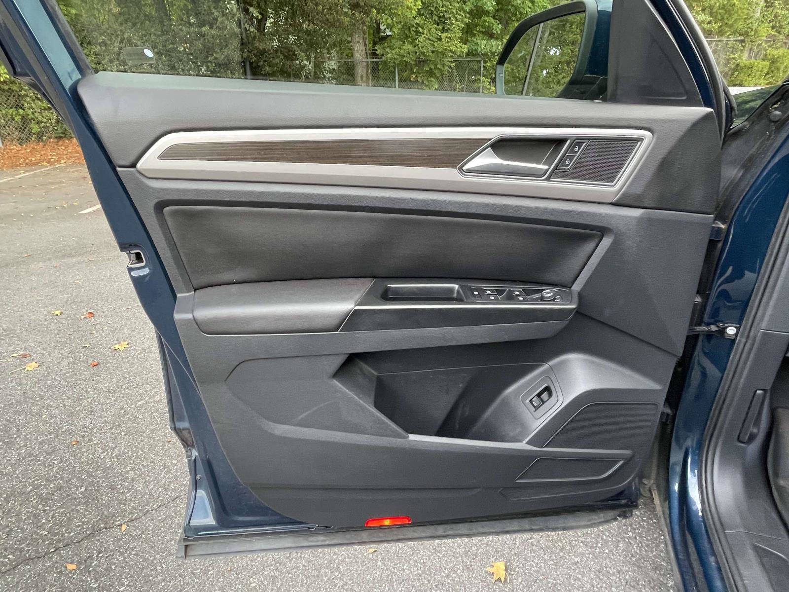 Used 2019 Volkswagen Atlas SE FWD image 17