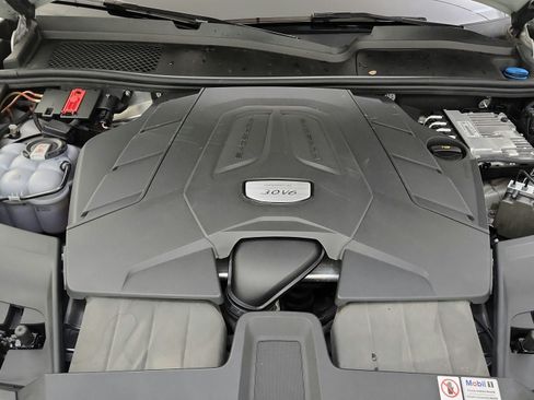 Used 2023 Porsche Cayenne Platinum Edition AWD/4WD image 34