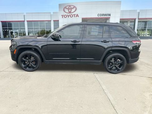 Used 2025 Jeep Grand Cherokee Altitude AWD/4WD image 2