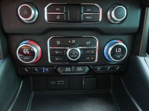 Used 2023 GMC Yukon AT4 w/ AT4 Premium Plus Package AWD/4WD image 29