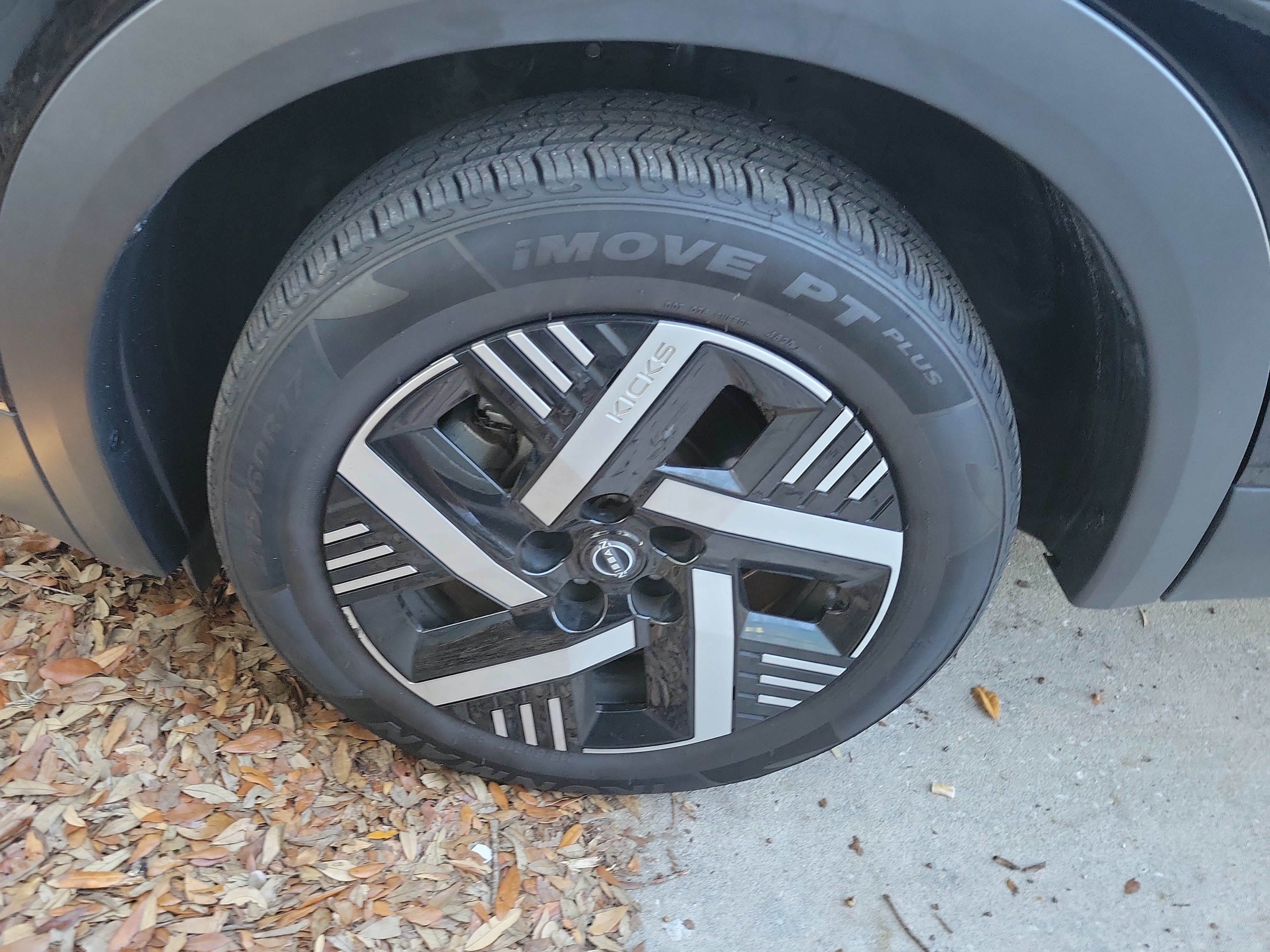 Certified 2025 Nissan Kicks SV FWD image 5
