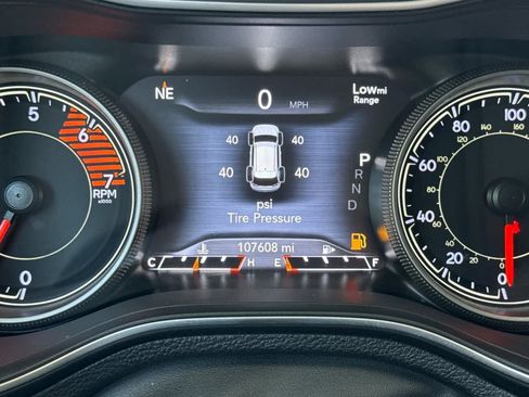 Used 2019 Jeep Cherokee Overland w/ Technology Group AWD/4WD image 28