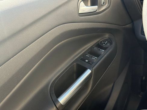 Used 2015 Ford C-MAX SE w/ Interior Protection Package FWD image 9