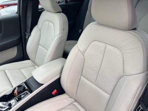 Used 2023 Volvo XC40 B5 Ultimate w/ Climate Package image 13