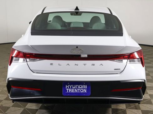 Certified 2025 Hyundai Elantra Limited image 14