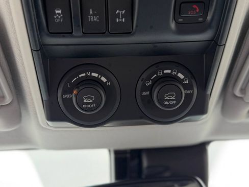 Used 2020 Toyota 4Runner Venture AWD/4WD image 31