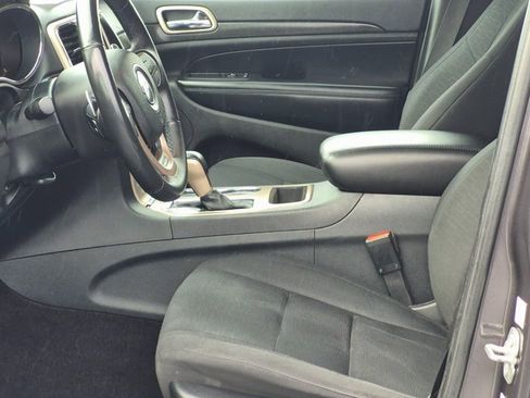 Used 2017 Jeep Grand Cherokee Laredo w/ Quick Order Package 23E image 15