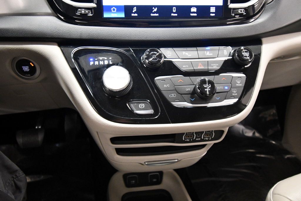 Used 2021 Chrysler Pacifica Touring-L FWD image 25