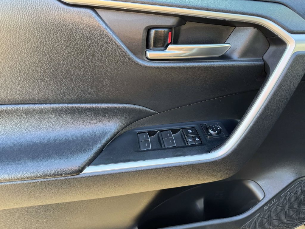 Used 2024 Toyota RAV4 XLE AWD/4WD image 17