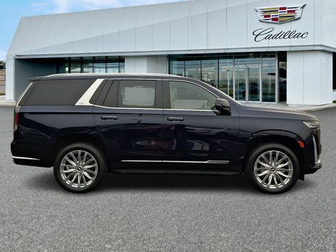 Used 2024 Cadillac Escalade Premium Luxury AWD/4WD image 6