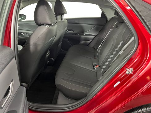 Used 2024 Hyundai Elantra SEL w/ Convenience Package image 12