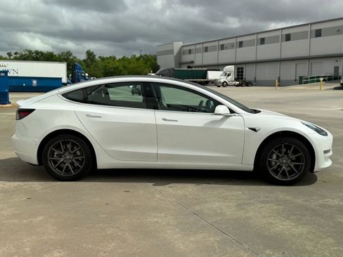 Used 2020 Tesla Model 3 Standard Range image 6