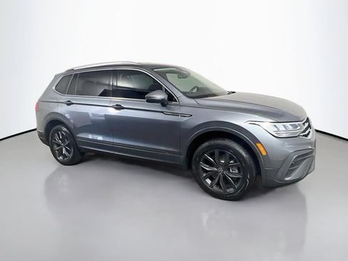 Used 2023 Volkswagen Tiguan SE FWD image 22
