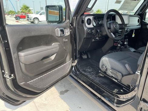 New 2025 Jeep Gladiator Willys image 14