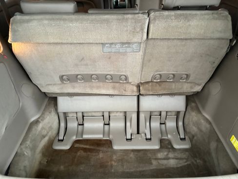 Used 2010 Toyota Sienna XLE image 9