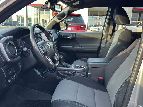 Used 2021 Toyota Tacoma TRD Off-Road image 8