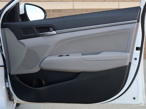 Used 2017 Hyundai Elantra SE FWD image 24