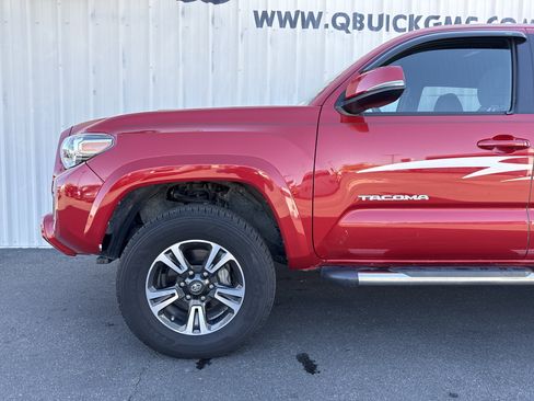 Used 2016 Toyota Tacoma TRD Sport image 2
