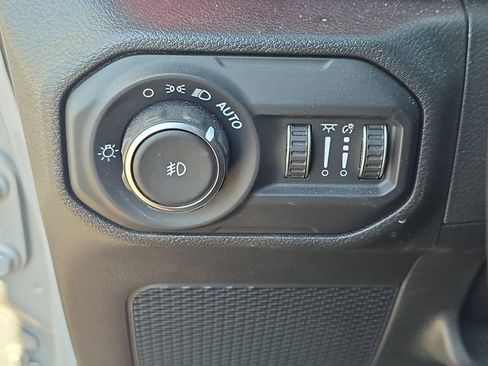 Used 2022 Jeep Wrangler Unlimited Rubicon w/ Xtreme Recon 35" Tire Package AWD/4WD image 26