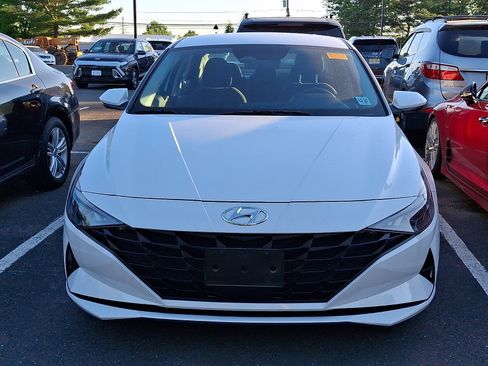 Used 2023 Hyundai Elantra SEL w/ Convenience Package FWD image 3