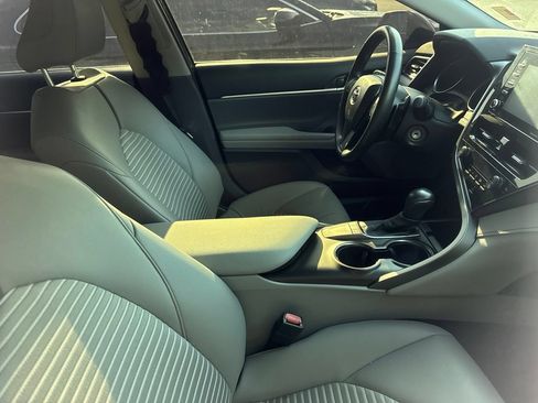 Used 2024 Toyota Camry SE FWD image 8