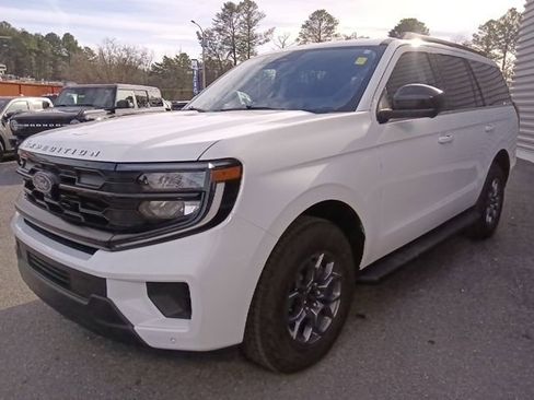 Used 2025 Ford Expedition Active image 7