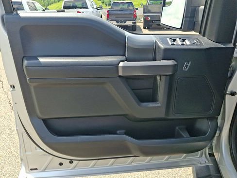 Used 2017 Ford F150 XLT w/ Equipment Group 302A Luxury AWD/4WD image 12