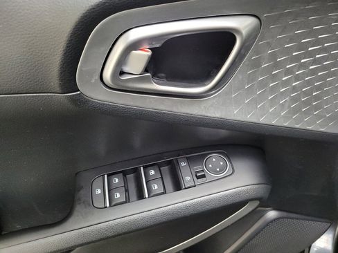 Used 2025 Kia Soul LX w/ LX Technology Package image 27