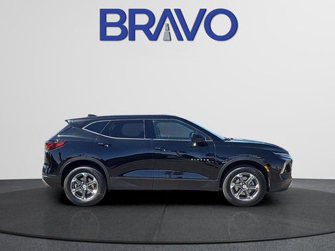 Used 2025 Chevrolet Blazer LT FWD image 3