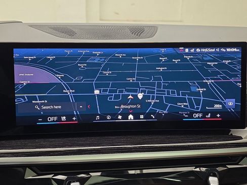 New 2025 BMW X7 M60i w/ Climate Comfort Package image 19