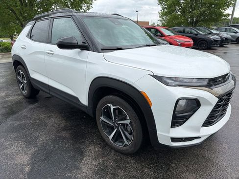 Used 2023 Chevrolet TrailBlazer RS w/ Sun and Liftgate Package AWD/4WD image 2