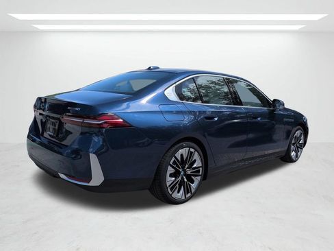 New 2026 BMW i5 eDrive40 w/ Premium Package image 4