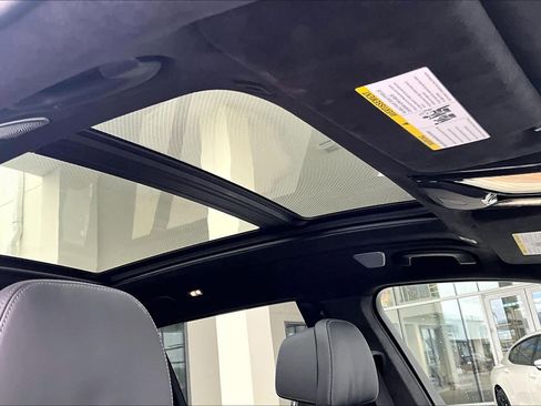 Used 2025 BMW X7 M60i image 14