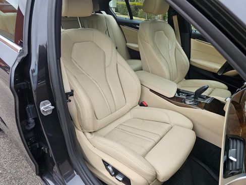 Used 2018 BMW 530i xDrive image 47