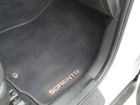 Used 2014 Kia Sorento LX AWD/4WD image 17