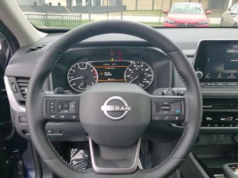 Used 2025 Nissan Rogue SV image 16